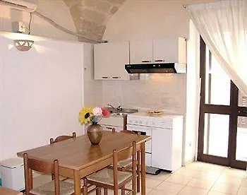 La Piazzetta 2* לצ'ה