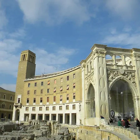 La Piazzetta 2* לצ'ה